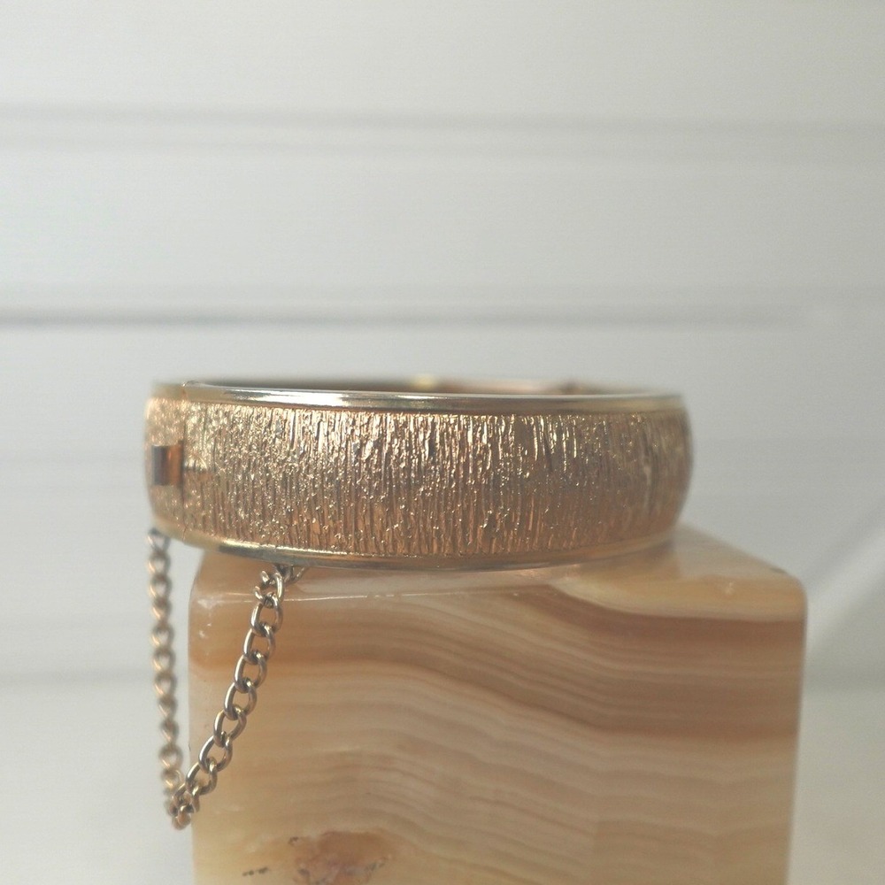 Vintage Gold Tone Bangle Bracelet Hinged Safety Chain Locking Clasp Textured